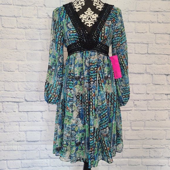 Betsey Johnson Chiffon Womens Dress Crochet Trim V Neck Slit Sleeve Size 2 NWT - Picture 1 of 12